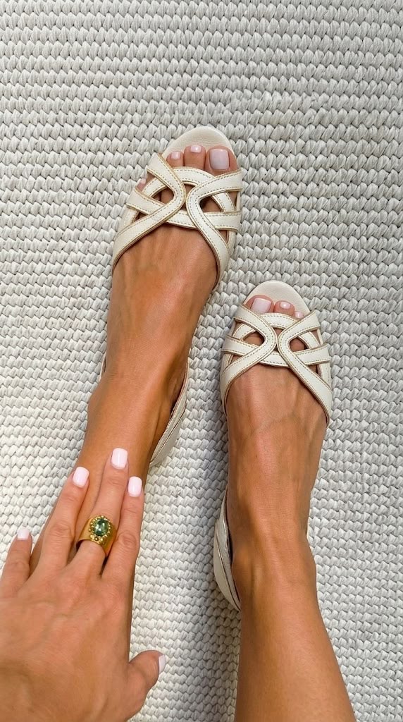 Camilla Sandali Piatti Crema Comfort